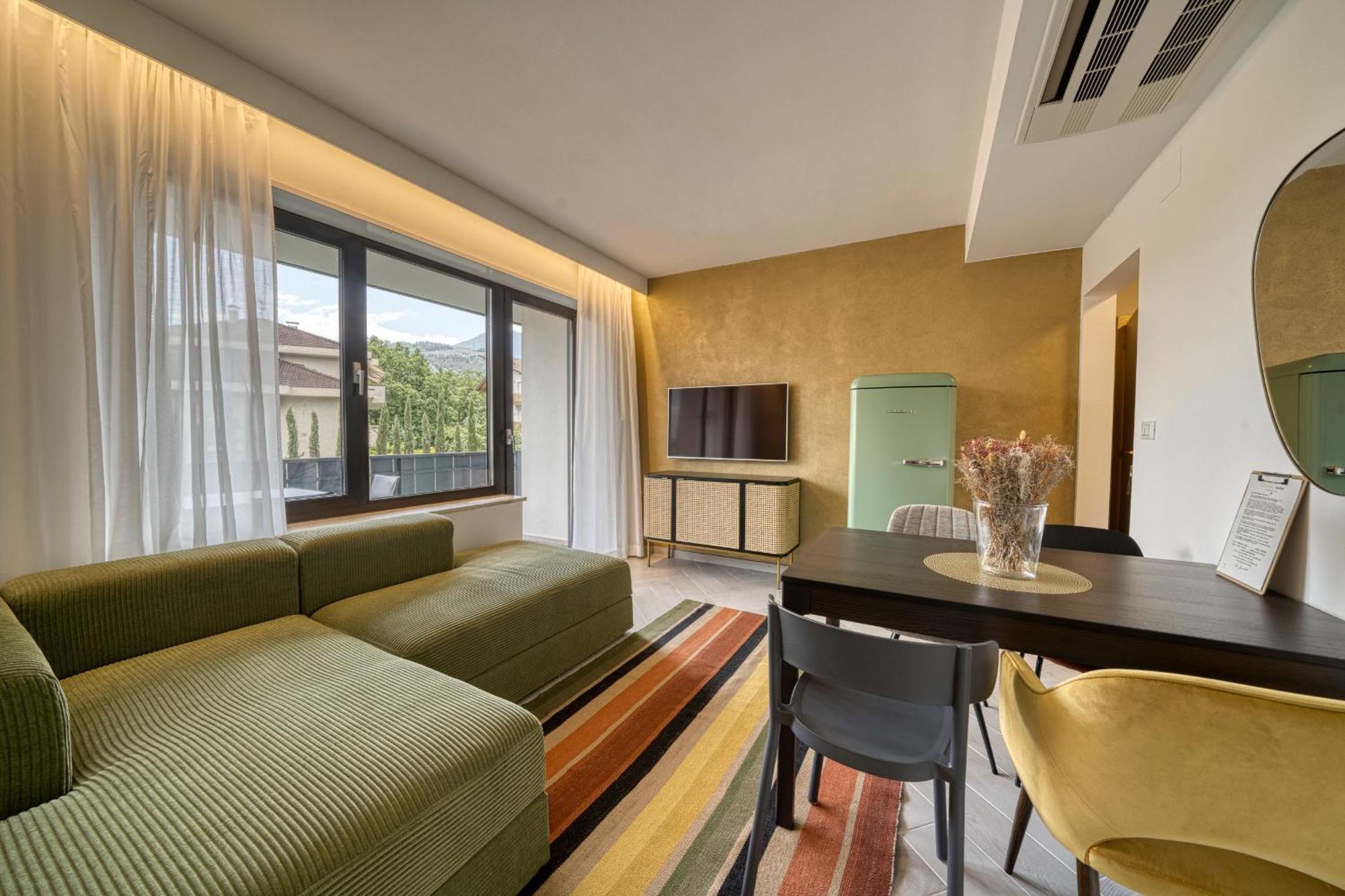 Goldfinger + Suites Lana Exteriör bild
