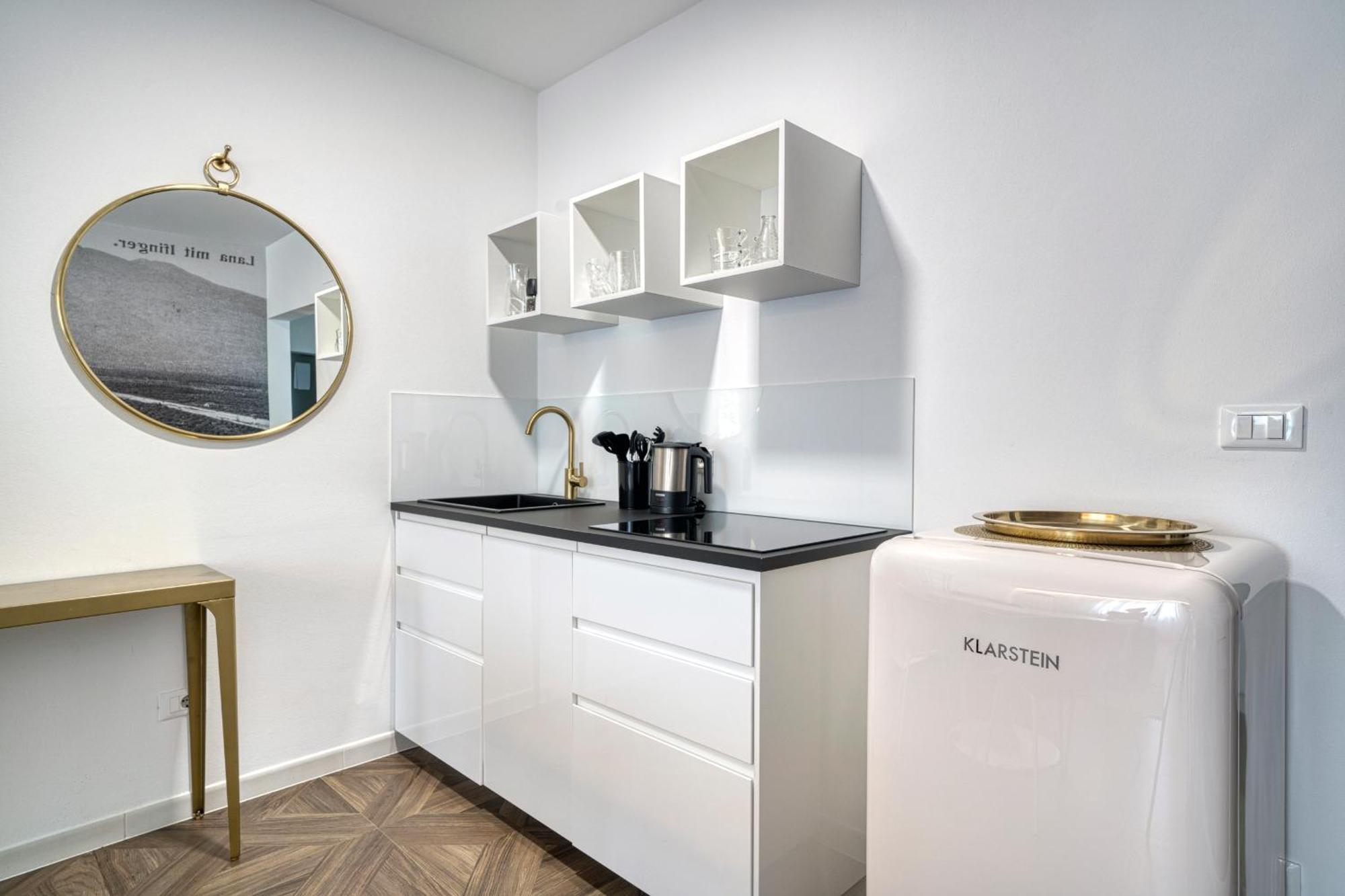 Goldfinger + Suites Lana Rum bild