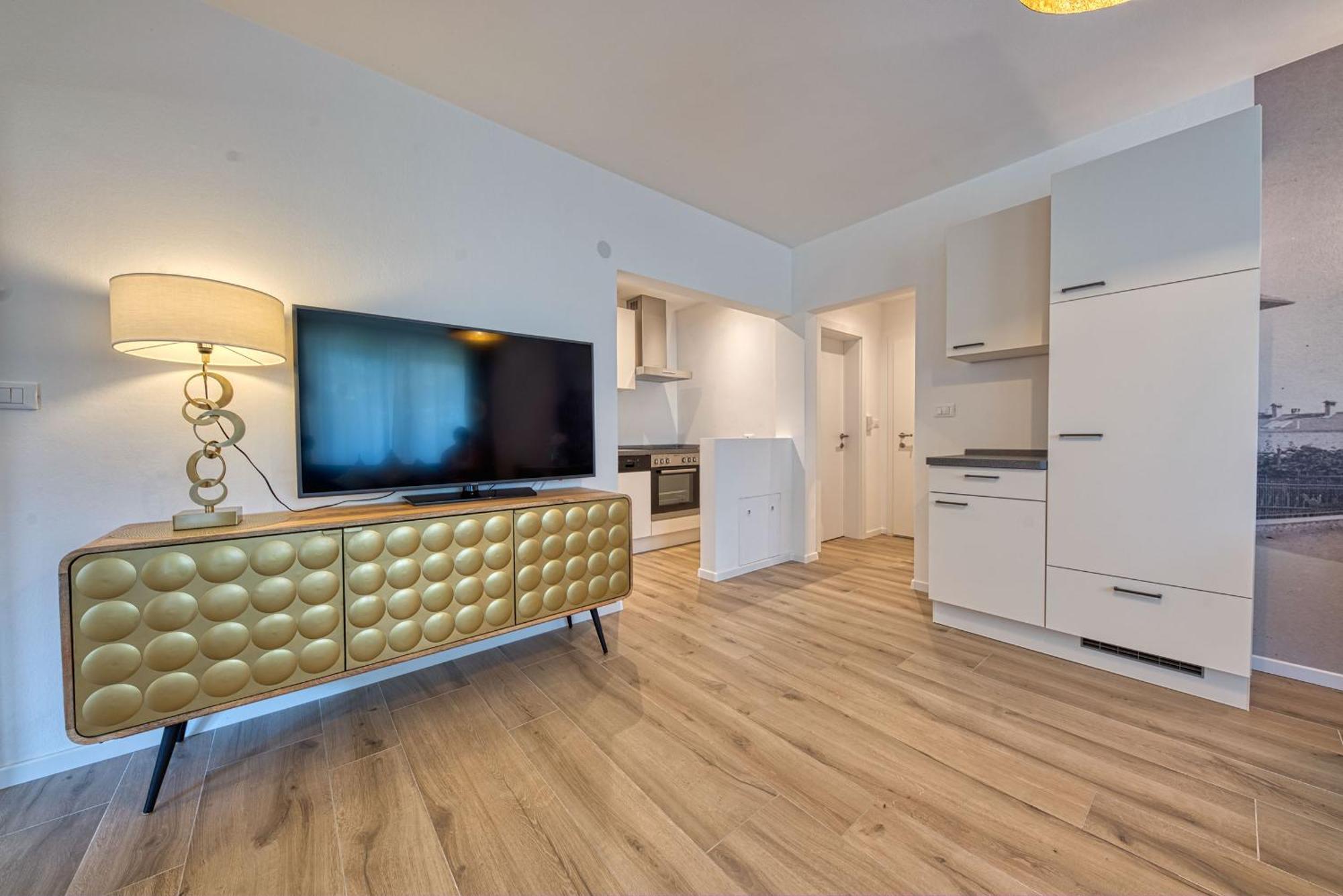Goldfinger + Suites Lana Rum bild