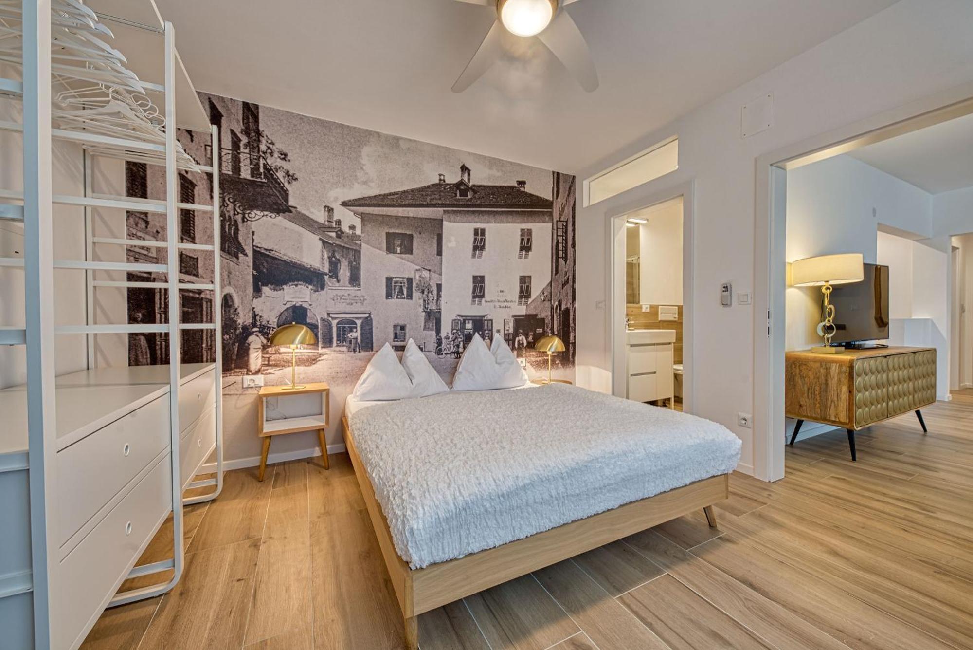Goldfinger + Suites Lana Rum bild