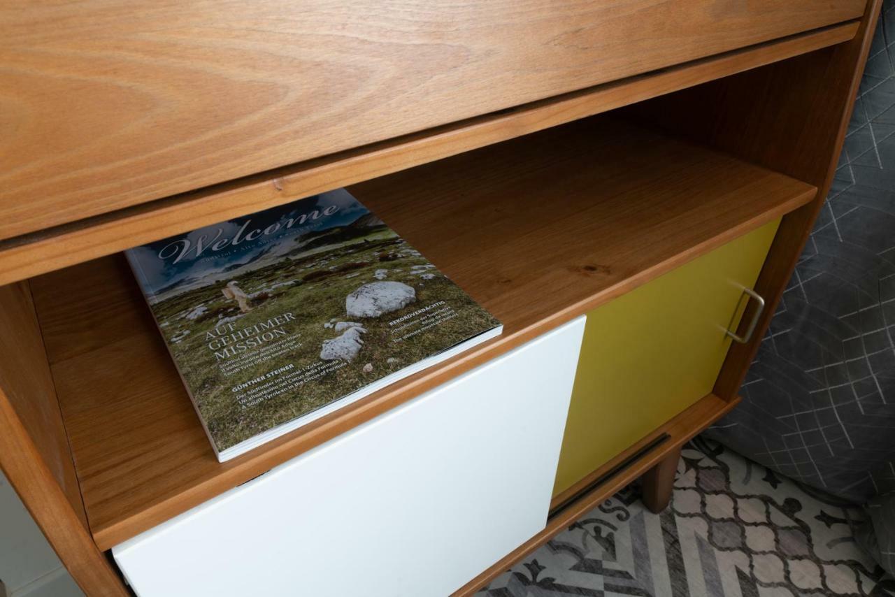 Goldfinger + Suites Lana Rum bild
